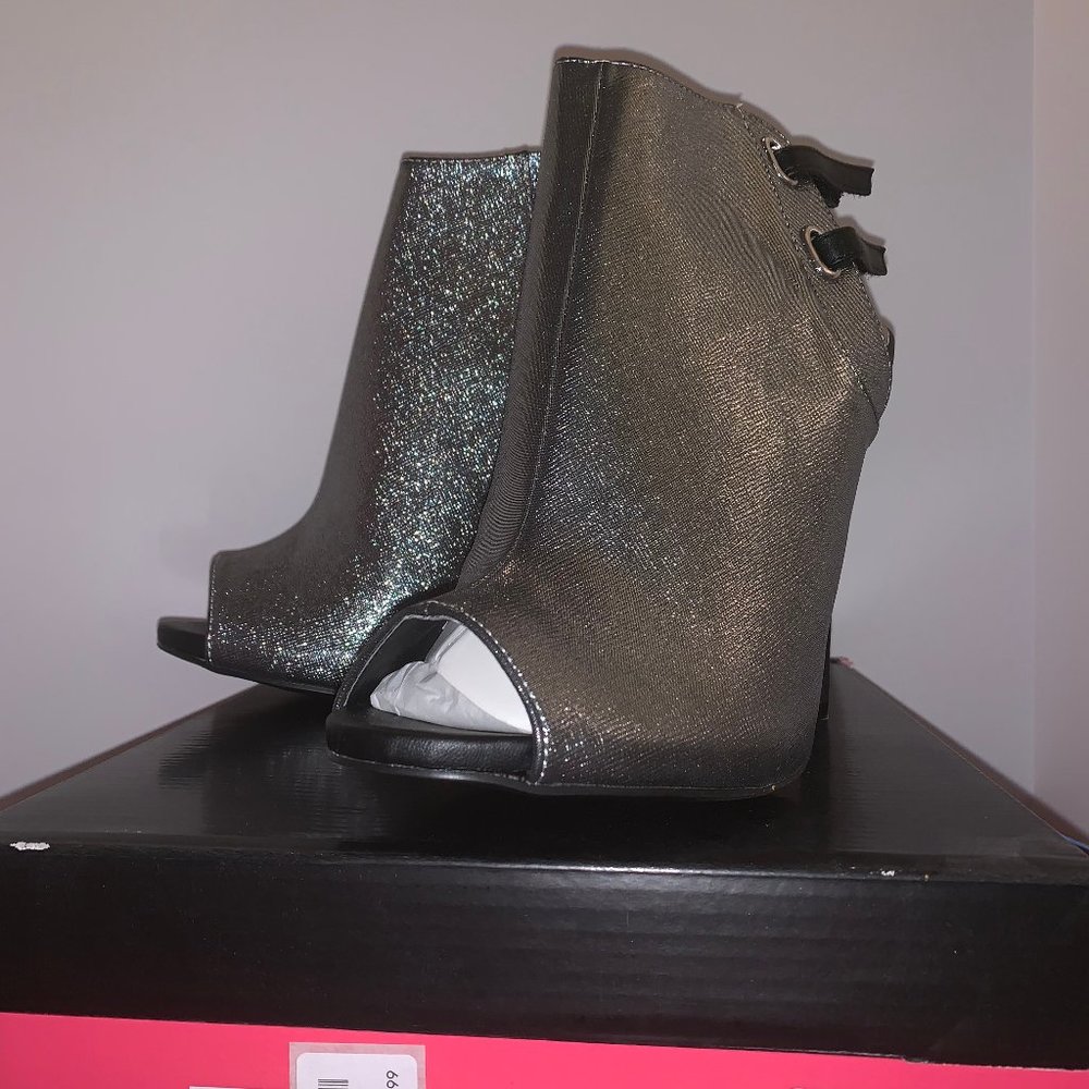 Charlotte Russe Glee Silver Peep Toe Heels